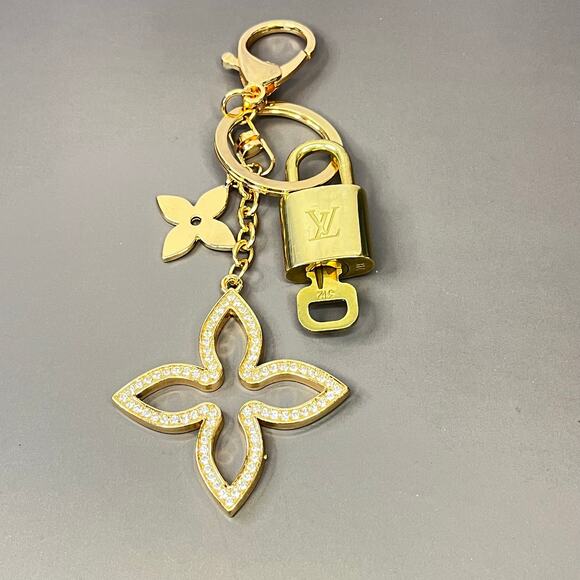 Louis Vuitton Lock and Key Set #312 with a Fashion Clover Keychain - Picture 3 of 4